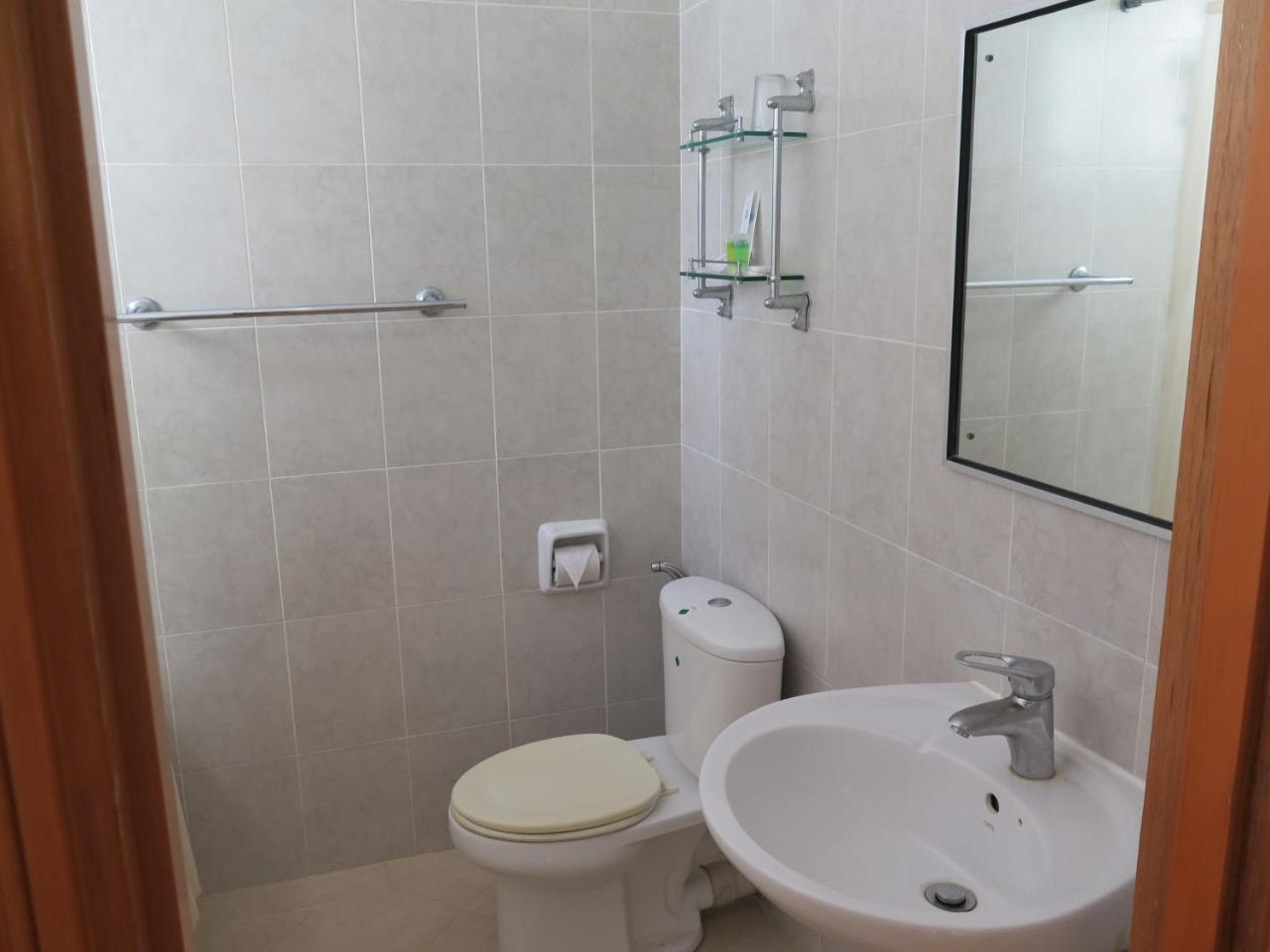 Sea View Resort Hotel & Apartments Kuala Belait Exterior photo