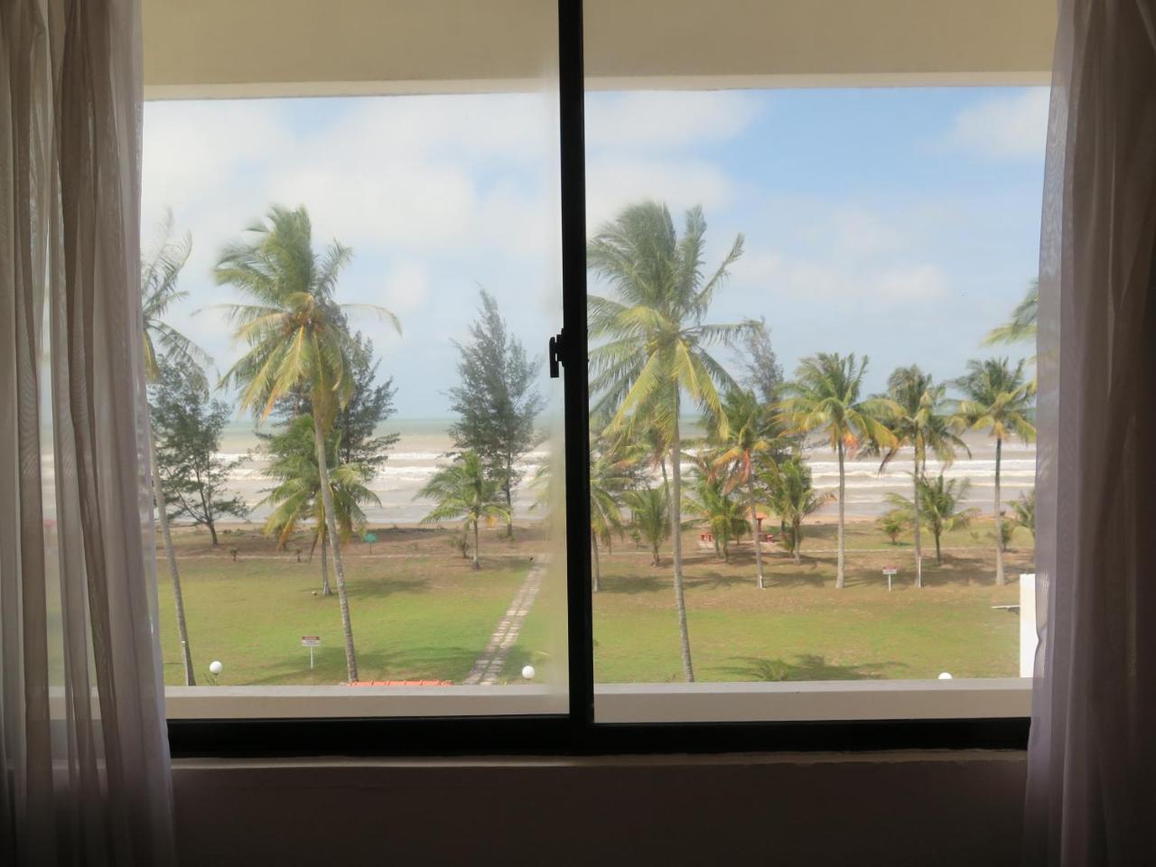 Sea View Resort Hotel & Apartments Kuala Belait Exterior photo